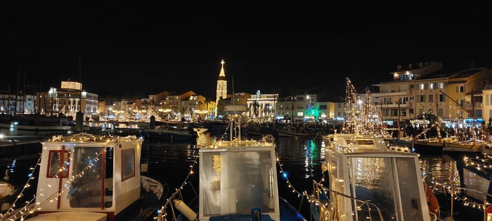 LumineuxT3 Centre-ville Parking Ascenseur Mer Plages Port à pied Location du Samedi au Samedi Sanary-sur-Mer Esterno foto